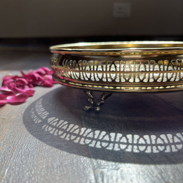 Názm Round: Solid Brass Tray