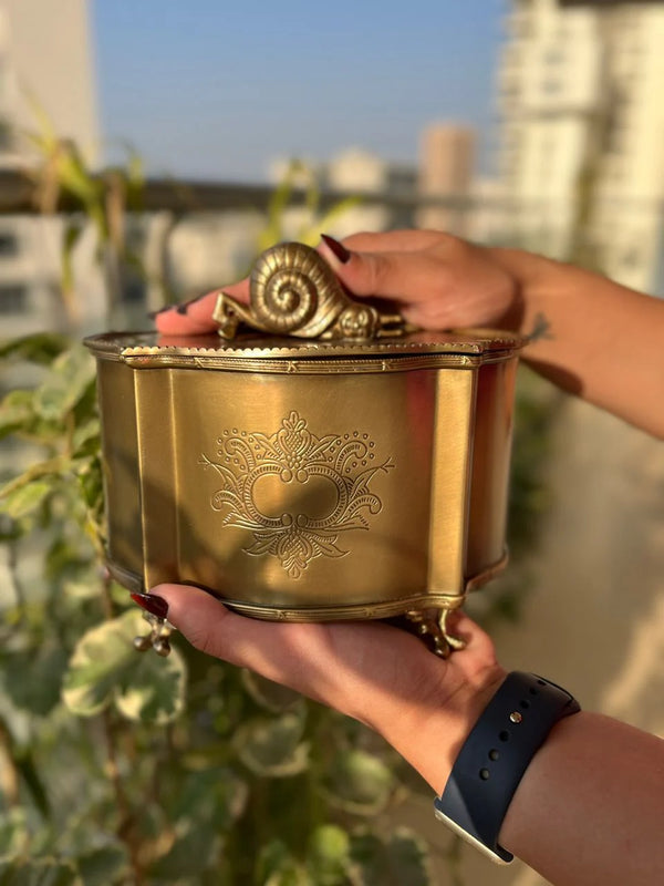 Sukóon  - Brass storage box/ cookie jar