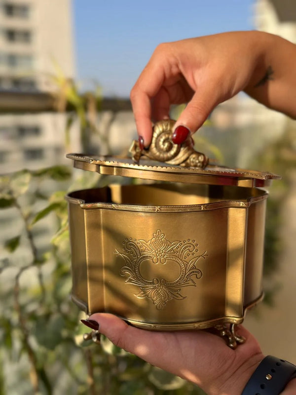 Sukóon  - Brass storage box/ cookie jar